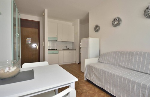 Bibione Lido del Sole Apartment | Beautiful apartment for 4 people with WIFI, A/C, TV, balcony, pets allowed and parking
