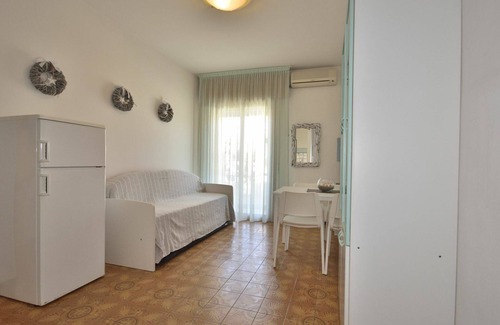 Bibione Lido del Sole Apartment | Beautiful apartment for 4 people with WIFI, A/C, TV, balcony, pets allowed and parking
