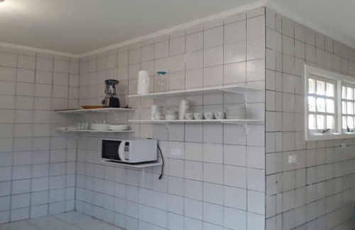 Jardim Virginia House | BEACH HOUSE WITH LARGE LIVING ROOM AND INTEGRATED POOL AREA/BARBECUE.