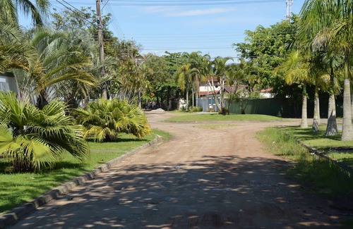Jardim Virginia House | BEACH HOUSE WITH LARGE LIVING ROOM AND INTEGRATED POOL AREA/BARBECUE.