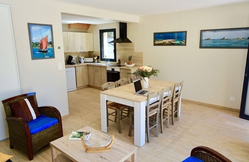 Barneville-Carteret House | BEACH 30 m, 3 bedrooms, 2 WC, Garden,Private Parking,electricity, water included
