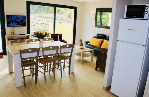 Barneville-Carteret House | BEACH 30 m, 3 bedrooms, 2 WC, Garden,Private Parking,electricity, water included