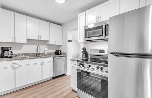 Treasure Island Condo | 🌴Beach Access Across The Street☀Heated Pool🐬Bungalows #4🐶Dogs Welcome!