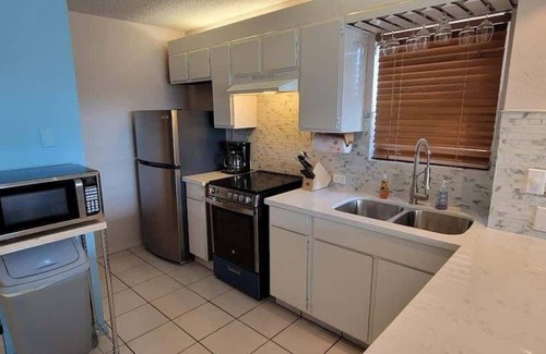 South Padre Island Condo | Beach access Condo Nice pool/hot tub area w/bbq 2 Bedroom Home by RedAwning