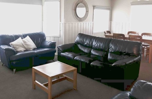Gisborne House | Beach Across Rd Sleeps 1-9 Entire House CBD