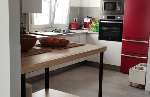 Algeciras Condo | Beach apartment in Urb. Private