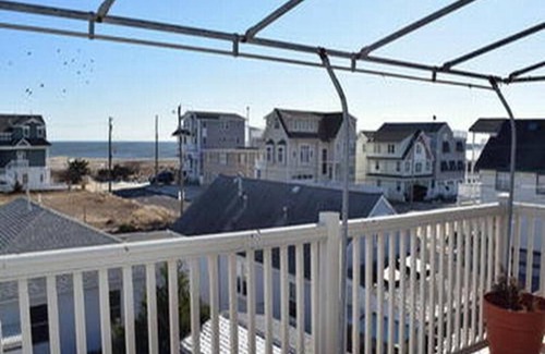 Townsend's Inlet House | Beach Block 5 Bedroom home located in Townsend Inlet- Perfect Location!
