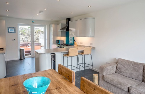 Woolacombe House | Beach Breaks. Lovely holiday home, just a short stroll to the village and beach.