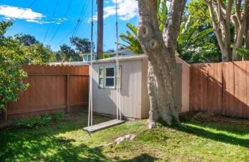 Los Angeles County House | Beach Breeze Bungalow 1 Miles To Beach Cozy