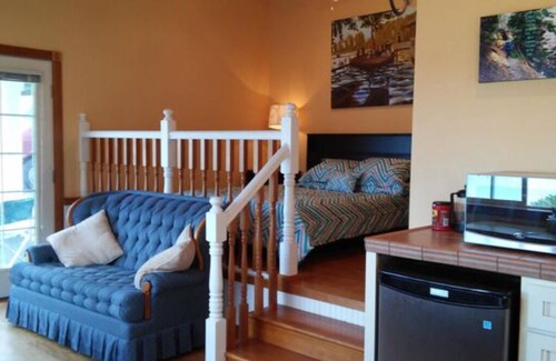 Shelton House | Beach Casita - Allyn Inn