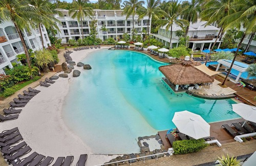 Palm Cove Apartment | Beach Club Top Floor Oceanfront Studio Palm Cove