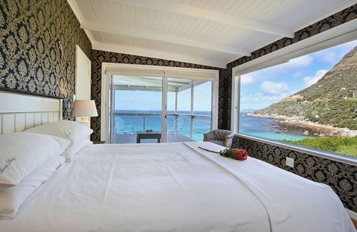 Cape Peninsula House | Beach cottage on the Rocks Miller's Point Nature reserve. Nature lovers paradise