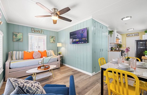 Mission Beach House | Beach Days Ahead: Mission Beach Gem-Sleeps 10!