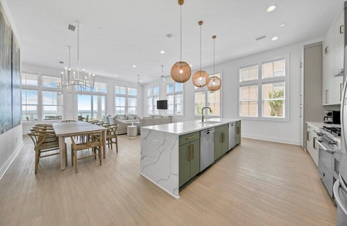 Fort Walton Beach House | Beach Front 8 BR 6 BA + Pool & Hot Tub + Pickleball Fun