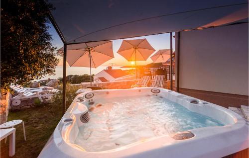 Miholascica House | Beach Front Home In Miholascica With Private Swimming Pool, Can Be Inside Or Outside