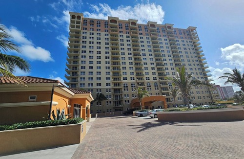Hallandale Beach Condo | Beach Front Luxury 2-bedroom 2 Bath condo in beautiful Hallandale Beach