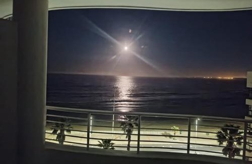 Strand Apartment | Beach front property