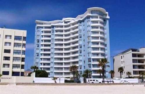 Strand Apartment | Beach front property