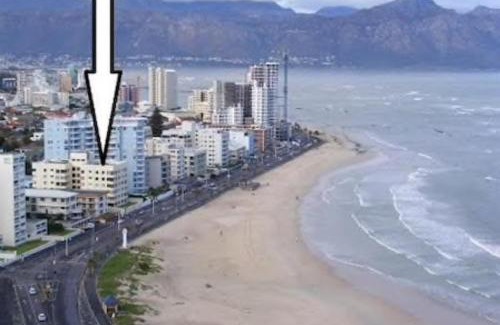 Strand Apartment | Beach front property