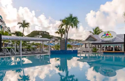 Little Bay Apartment | BEACH FRONT Spacious 2-bedroom hotel suite with kitchen, balcony in Philipsburg.