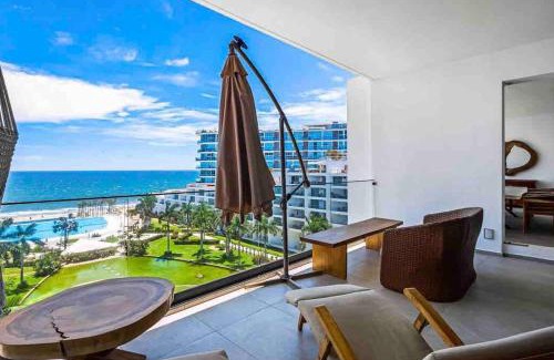 Flamingos Apartment | ~Beach Front~Stunning VIEWS~Free Airport Transport