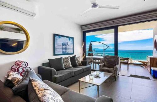 Flamingos Apartment | ~Beach Front~Stunning VIEWS~Free Airport Transport