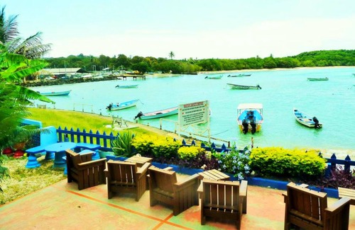 Buccoo Apartment | Beach Front Property Bucco Bay AC WIFI Standard Triple Room-MGH