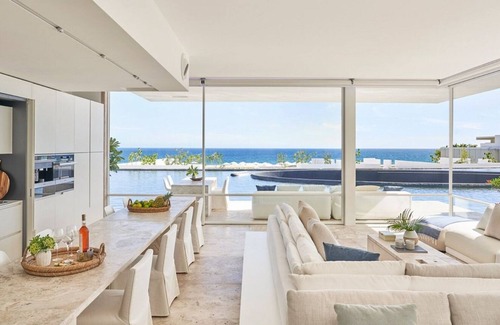 Zona Hotelera Villa | Beach Front Villa at the Viceroy in San Jose Del Cabo.