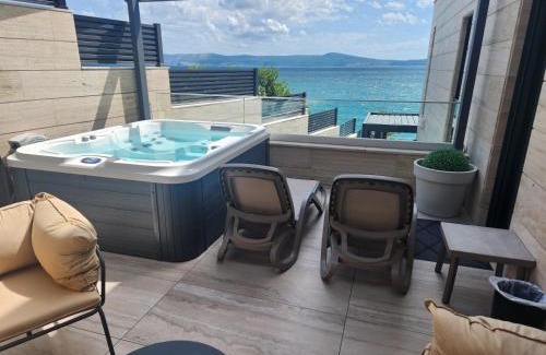 Selce Apartment | BEACH FRONT VILLA FRAN - DELUXE SEA VIEW SUITE with private jacuzzi # 3