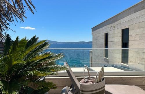 Selce Apartment | BEACH FRONT VILLA FRAN - DELUXE PENTHOUSE SUITE with private pool