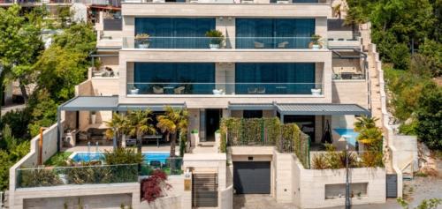 Selce Apartment | BEACH FRONT VILLA FRAN - DELUXE SUITE with private pool