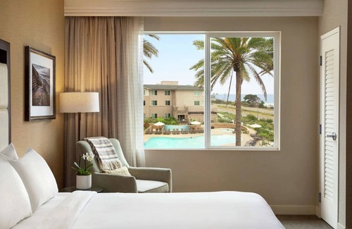 Carlsbad Hotel | Beach Getaway! Swimming Pool, Parking, Pets Allowed! Close to Flowers Field!