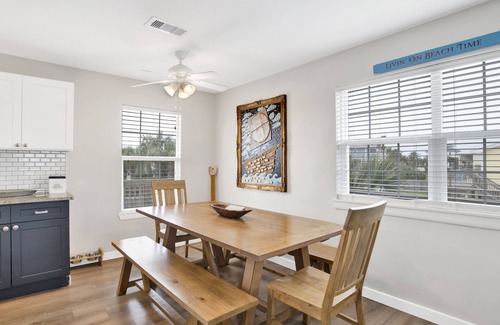 Villa Segunda House | Beach Home - Game Room - Private Pool - 5 min walk to beaches - Pet friendly