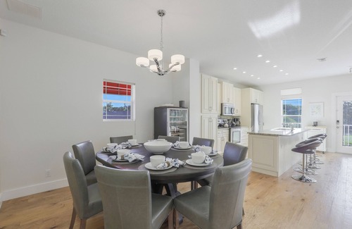 Siesta Key House | Beach House - 5BR - Heated Pool - Hot Tub - Pool TV - Minutes to Beach