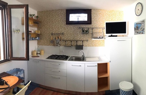 Milianni House | Beach house flat with water view