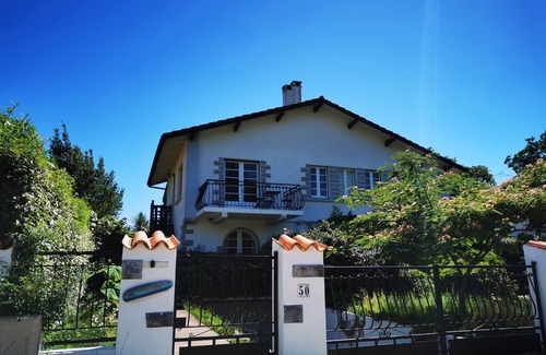 Mimizan-Plage Villa | "Beach House" in SW France, tropical garden, pool and room for 27 people.