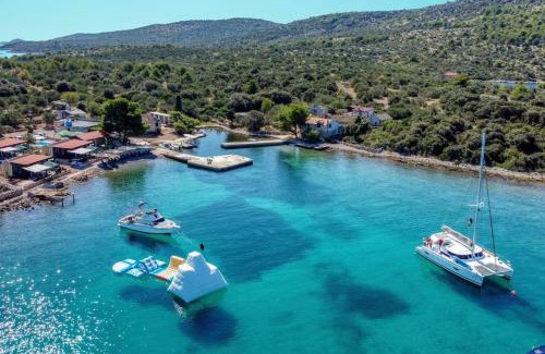 Kornati House | Beach house Lady - resort & tavern BAIN, free transport, pool, Island of Žut - Kornati