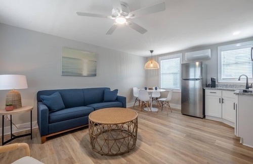 Yaupon Beach Hotel | Beach House OKI - King Suite in hotel on Oak Island, North Carolina