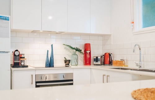 Bongaree House | Beach House on Queen - *Pet friendly* Water Views