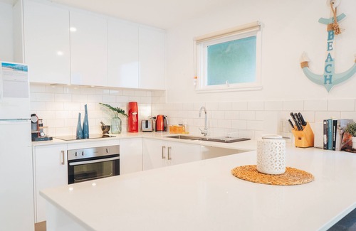 Bongaree House | Beach House on Queen - *Pet friendly* Water Views