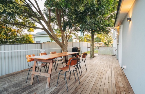 Bongaree House | Beach House on Queen - *Pet friendly* Water Views