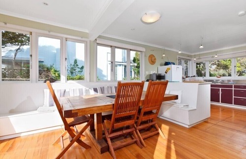Paraparaumu Beach House | Beach House - Paraparaumu Beach Holiday Home