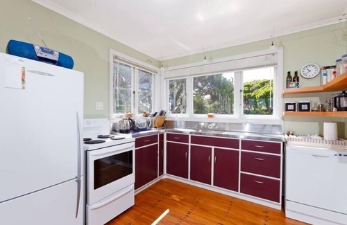 Paraparaumu Beach House | Beach House - Paraparaumu Beach Holiday Home