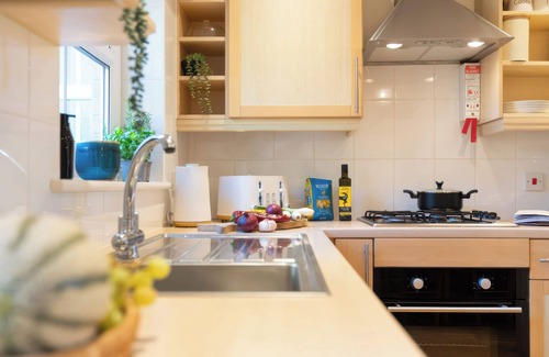 Bembridge House | BEACH HOUSE, pet friendly, country holiday cottage in Bembridge