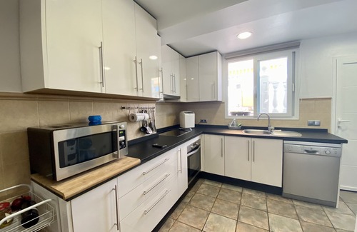 Orihuela Costa House | Beach House sleeps 6 with 3 Terraces, Jacuzzi Hot Tub, Full Air con , WIFI