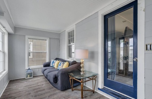 Manasquan House | Beach house! Sleeps 8, off street parking