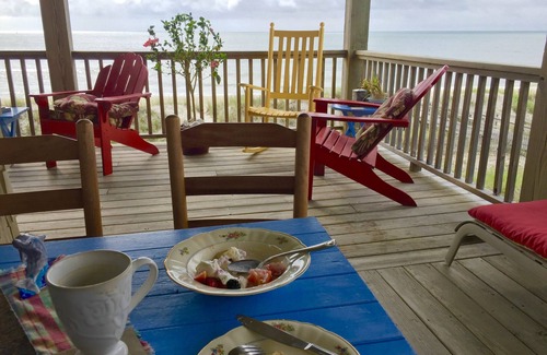 Wilmington Beach Apartment | Beach House @Tiki Oceanfront ENSUITE QUEEN + PRIVATE BATH
