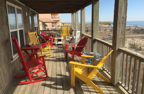 Wilmington Beach Apartment | Beach House @Tiki Oceanfront ENSUITE QUEEN + PRIVATE BATH
