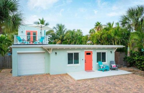 Crescent Beach House | Beach house w/Putting Green/Game Rm/Rooftop Deck