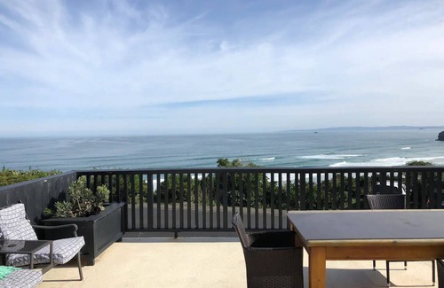Dunedin House | Beach house with panoramic viewsn